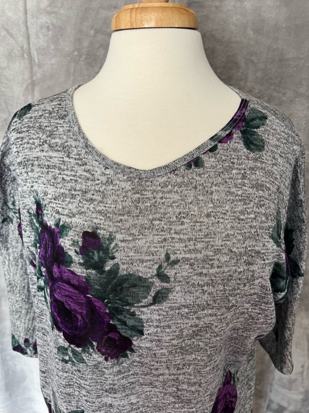 Womens Bobbie Brooks Floral Top Medium Gray Purple Short Sleeve Stretch